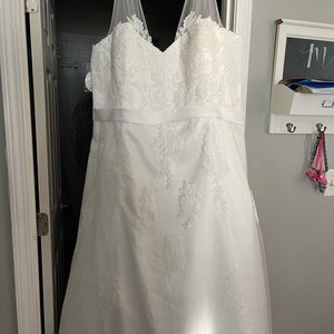 Beautiful Ivory wedding gown